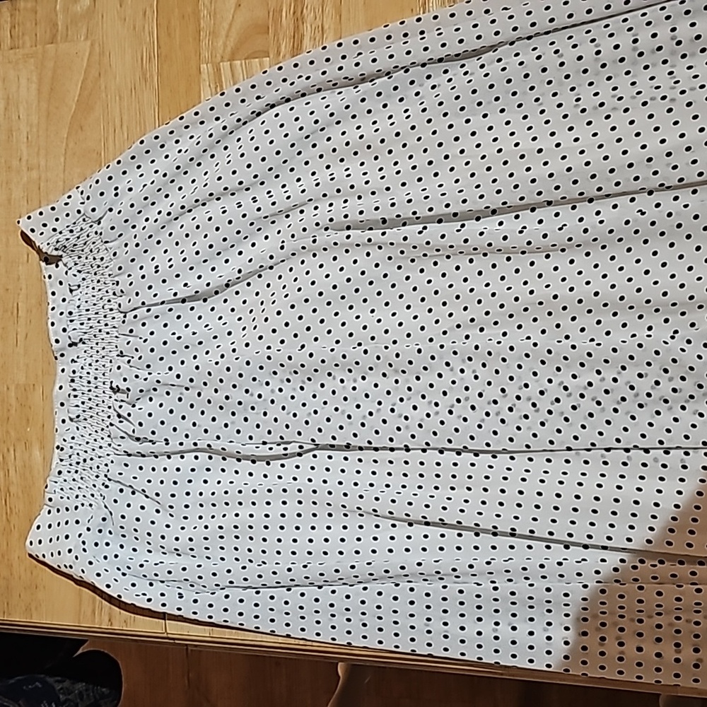 A long flow pokodot skirt